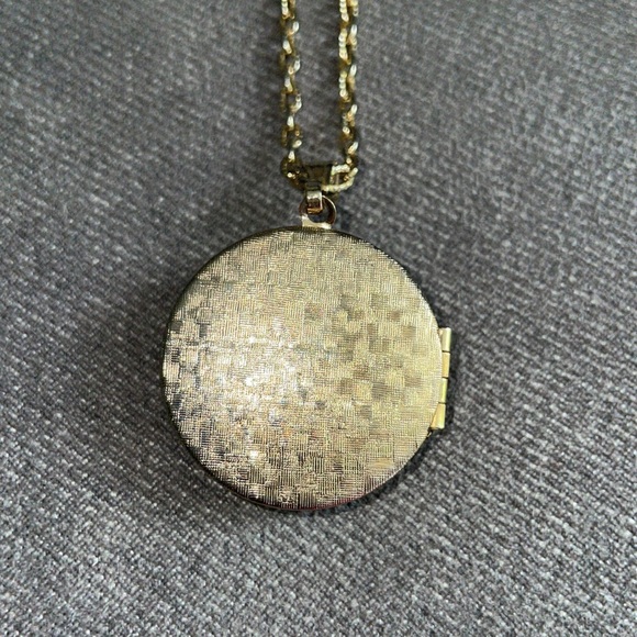 Vintage locket necklace. 22”. Ruby Red & Gold - Picture 5 of 6